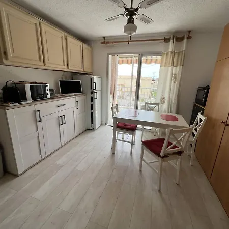 Proche Avec Parking Prive, Secteur Falaises - Fr-1-723-49 Apartment *